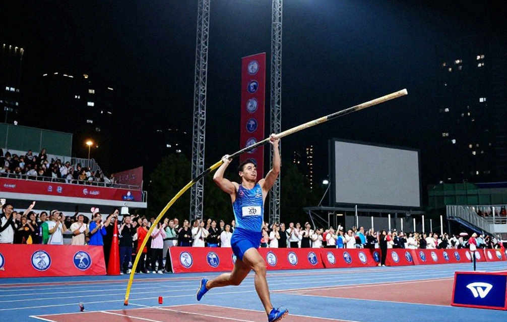Từ bệnh viện đến đường chạy: câu chuyện 700.000 USD của một y tá marathon