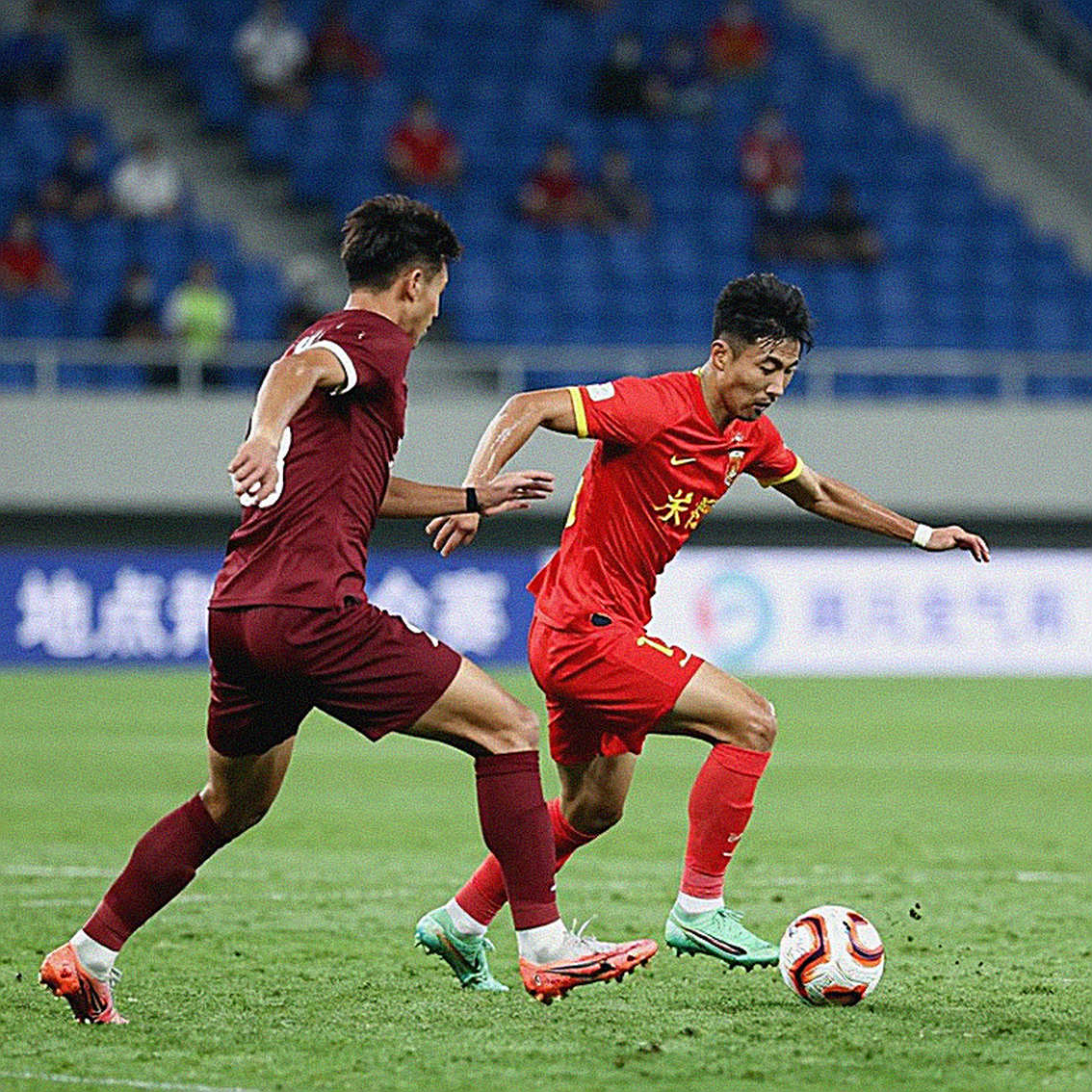 V.League và bài toán tiền đạo nội: Chiếc nạng mang tên ngoại binh