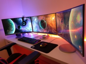 Why choose a curved monitor over a flat one